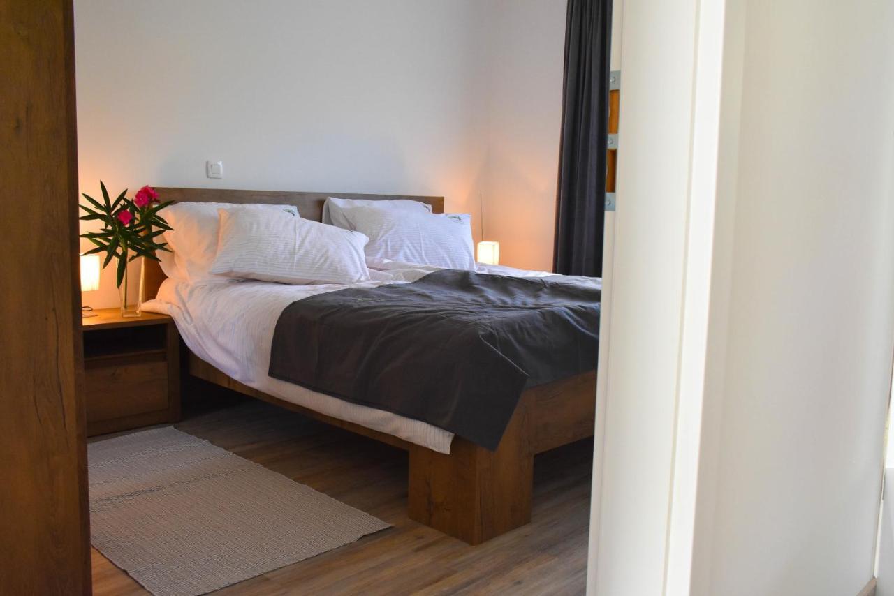Apartma Med Oljkami - Portorož Eksteriør bilde