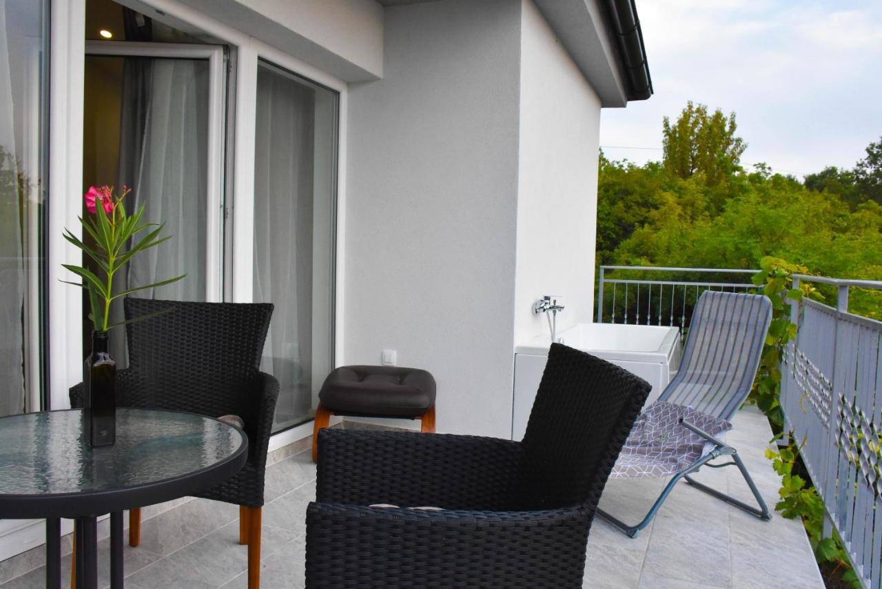 Apartma Med Oljkami - Portorož Eksteriør bilde